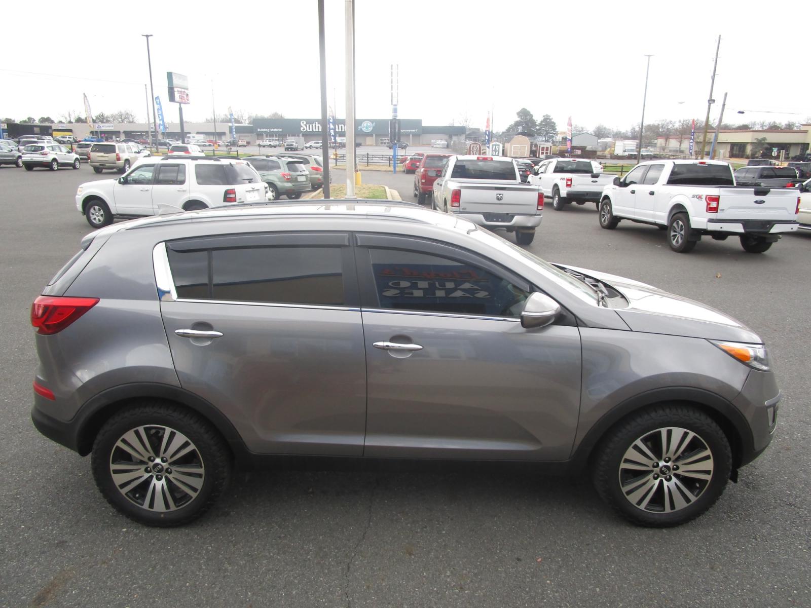 2014 SILVER /GRAY Kia Sportage EX FWD (KNDPC3AC9E7) with an 2.4L V6 DOHC 24V engine, 6-Speed Automatic transmission, located at 1814 Albert Pike Road, Hot Springs, AR, 71913, (501) 623-1717, 34.494228, -93.094070 - Photo #2